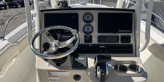 2019 Boston Whaler 230 OUTRAGE / 23OUT