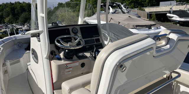 2019 Boston Whaler 230 OUTRAGE / 23OUT