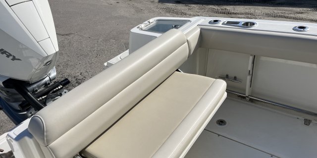 2019 Boston Whaler 230 OUTRAGE / 23OUT