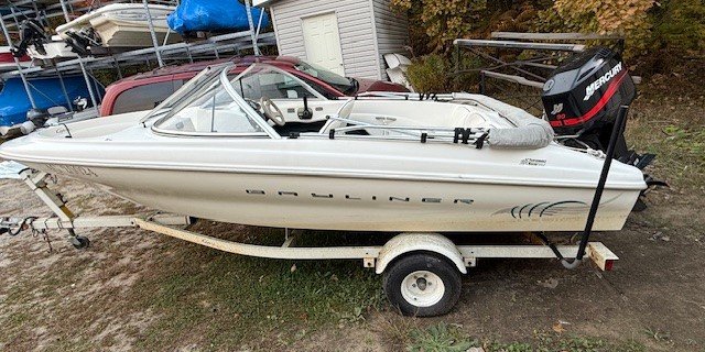 2000 Bayliner 160 BR