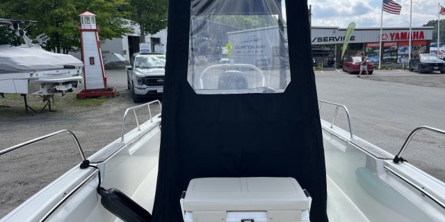 2022 Boston Whaler 19 MONTAUK