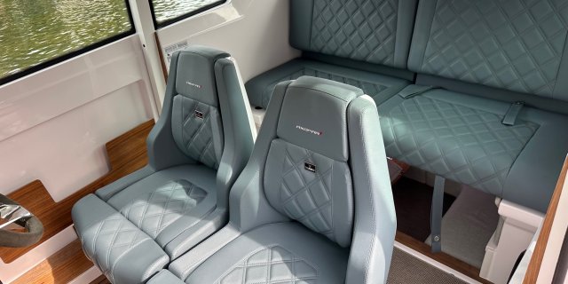 2024 Axopar 28 CROSS CABIN