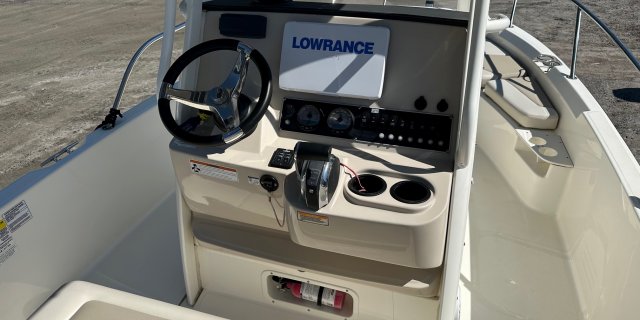 2018 Boston Whaler 210 DUNTLESS