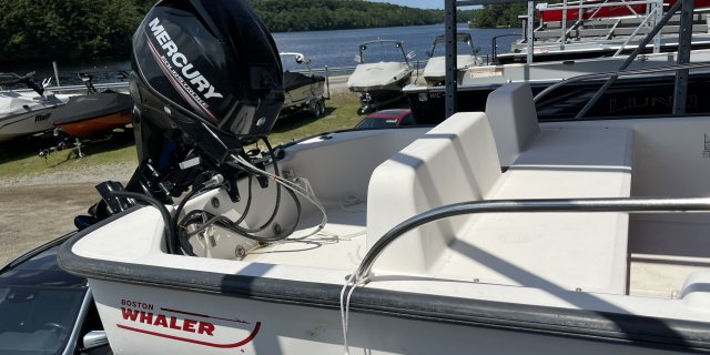 2004 Boston Whaler 130 SPORT