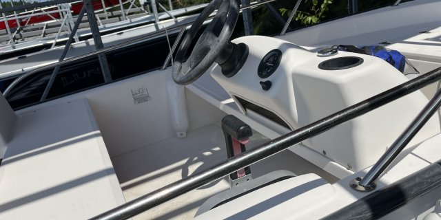 2004 Boston Whaler 130 SPORT