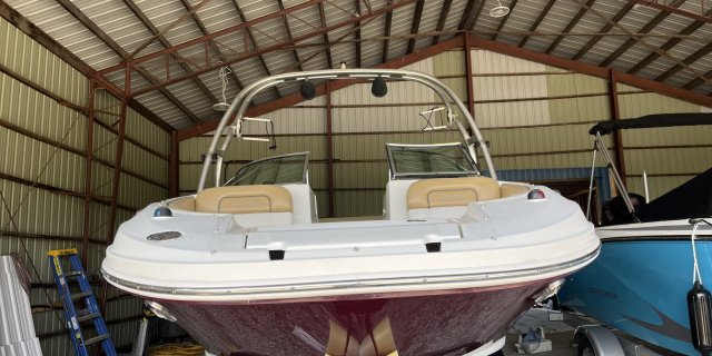 2011 Sea Ray 220 SUN DECK