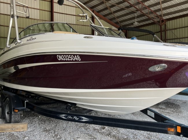 2011 Sea Ray 220 SUN DECK